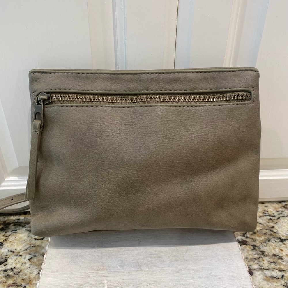 Universal Thread Crossbody - Perfect Condition - Gently Used